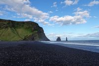 Die Trolle von Vik, die Island zu den Faroer ziehen wollten